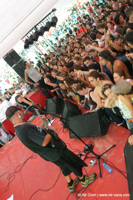 Hayehudim live in Nizanim / August 2004