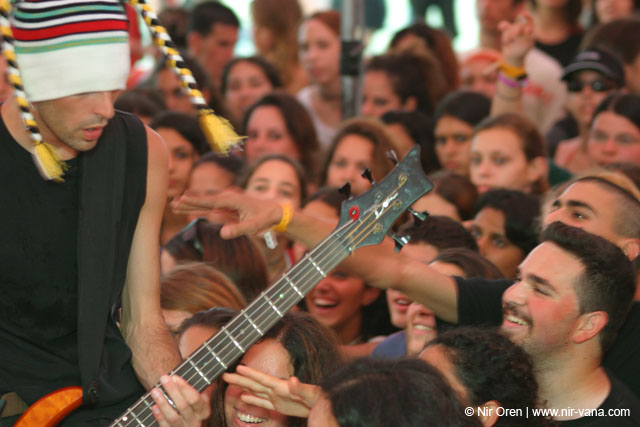 Hayehudim live in Nizanim / August 2004