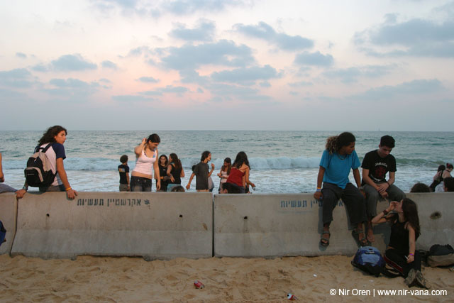 Hayehudim live in Nizanim / August 2004