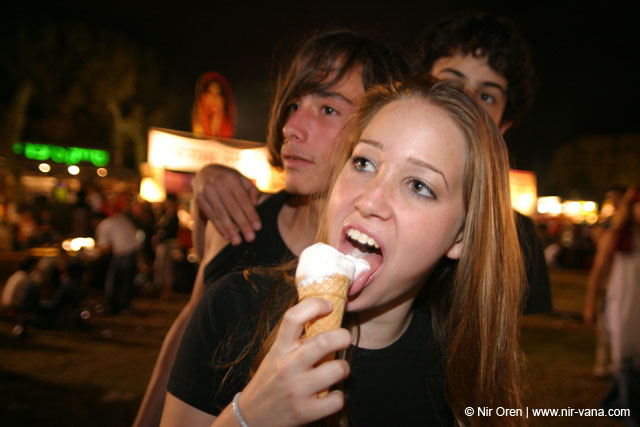 "Taam Hair" food fair / June 2004