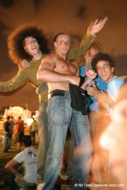 "Taam Hair" food fair / June 2004