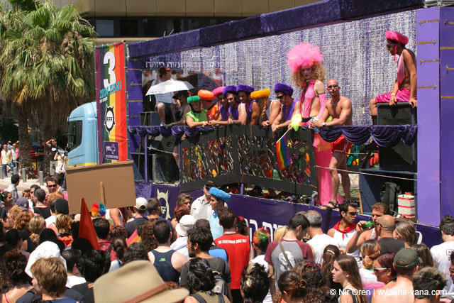 Tel Aviv pride parade / June 2004
