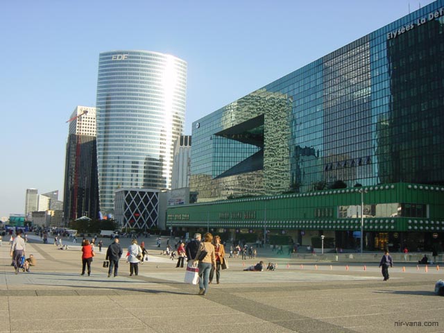 P0785 La Defense - central square