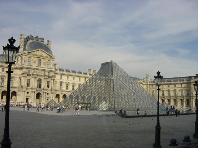 P2005 Louvre