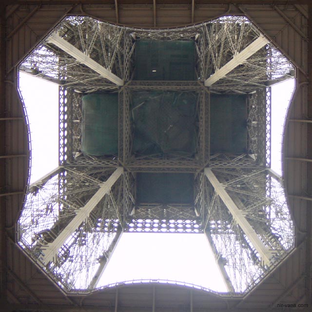 P2116 Eiffel from beneath