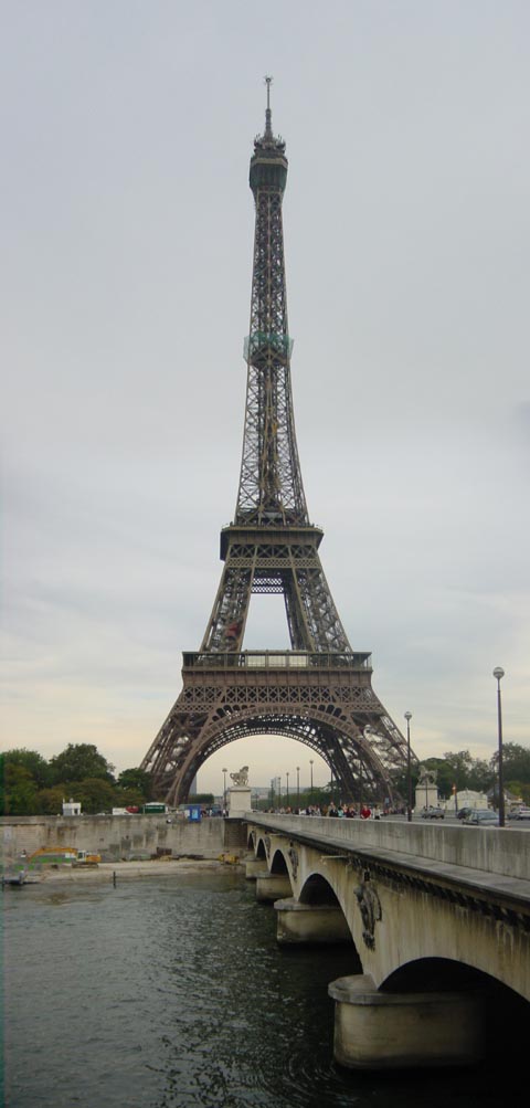 P2118 Eiffel and The Seine