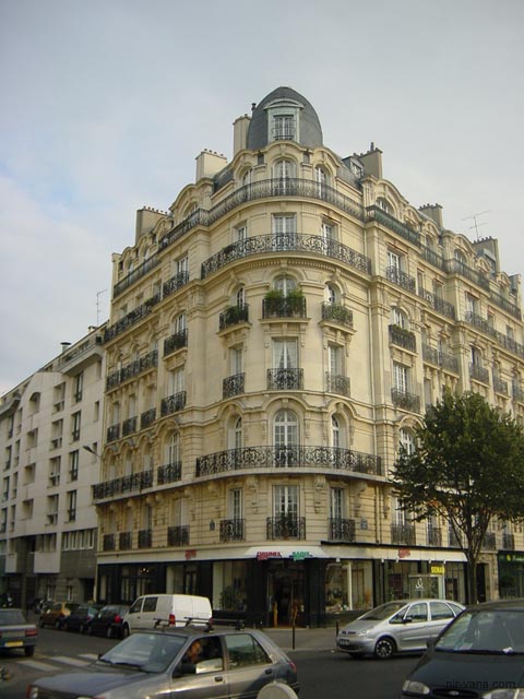 P2545 Front of a building in Boulevard de la Bastille