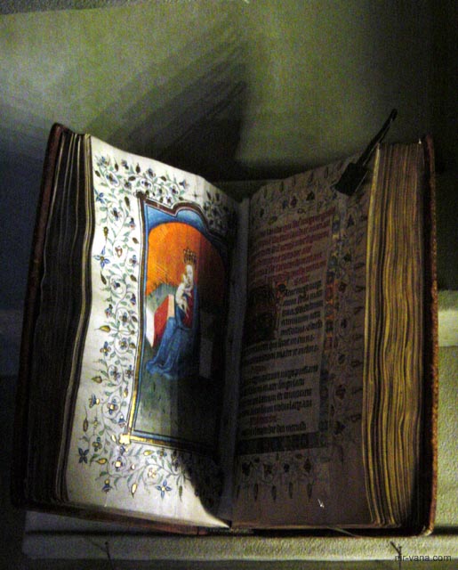 P0213 Musee De Cluny - Le Moyen Age Book