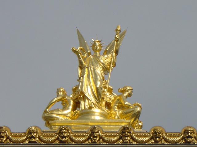 P1826 Sculpture on top of the opera building