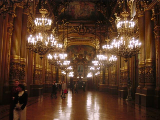 P2221 The opera foyer