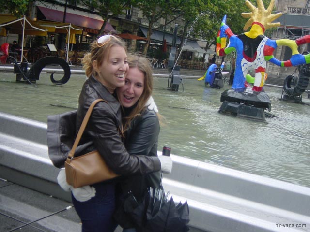 P0246 Roni Michal near Centre Pompidou  fountain