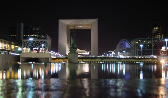 P0857 La Defense at night