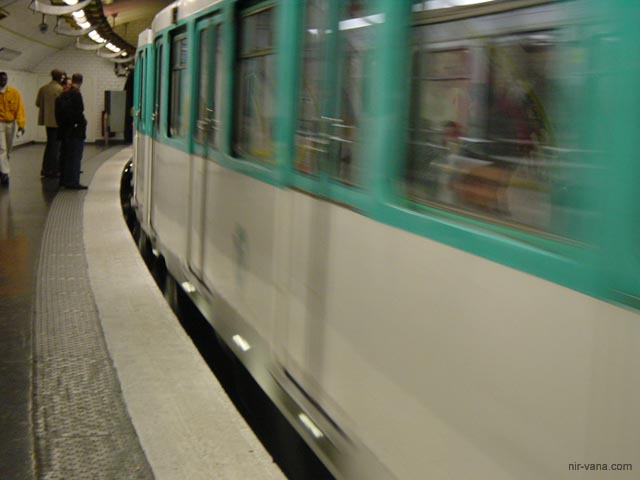 P1605 Barbes Rochechouart metro station