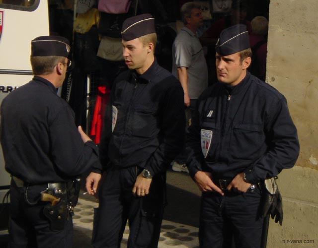 P1813 Cops