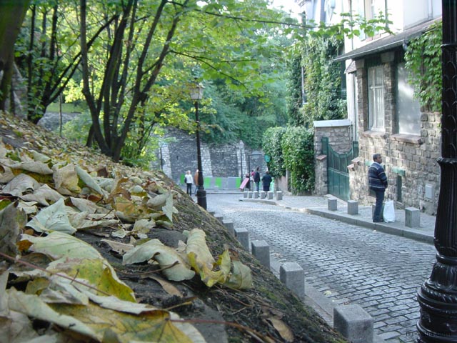 P1449 A street in Montmartre