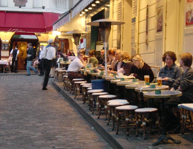 P1486 Coffee shop in Montmartre