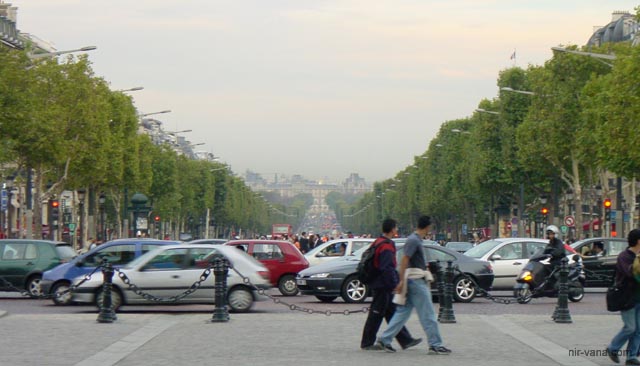 P2136 Champs Elysees