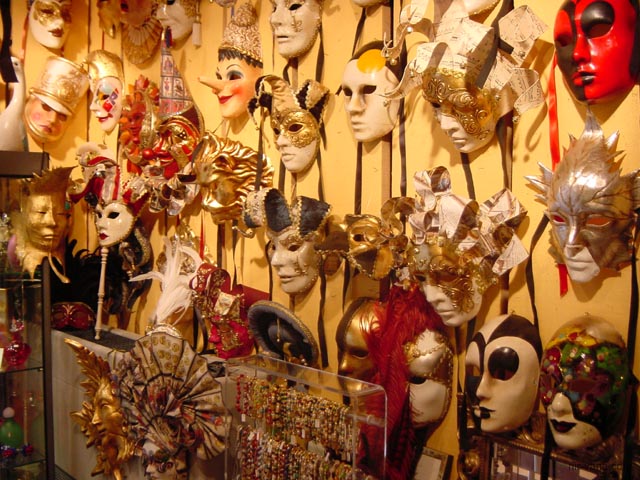 P0723 Masks shop in Ile St Louis