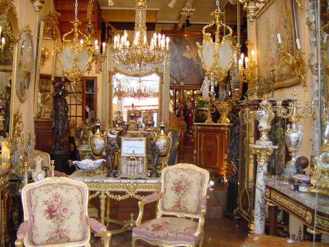 P1426 Antiques in Marche aux Puces