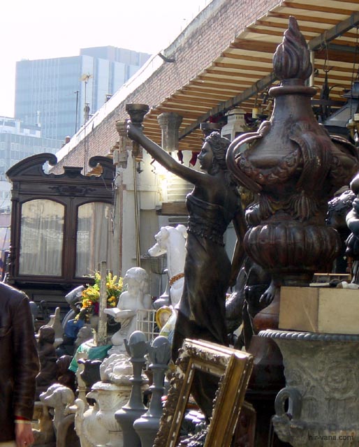 P1444 Sculpture in Marche aux Puces