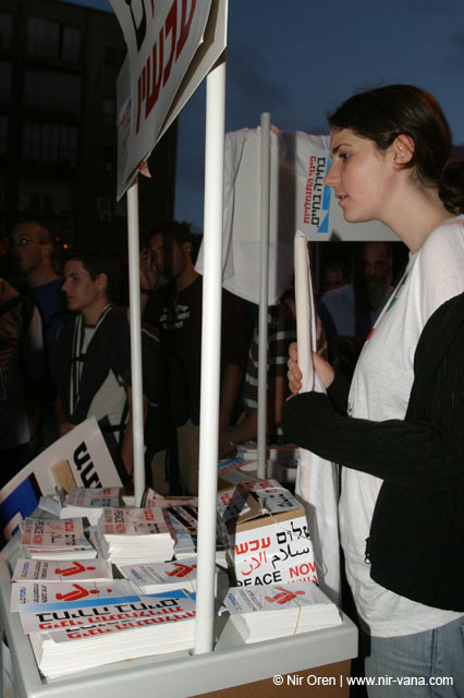 Demonstration for peace in Rabin square / May 2004