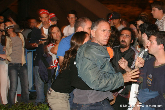 Demonstration for peace in Rabin square / May 2004