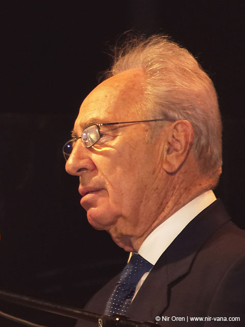 Demonstration for peace in Rabin square / May 2004