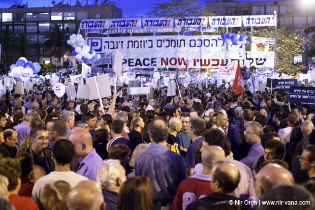 Demonstration for peace in Rabin square / May 2004