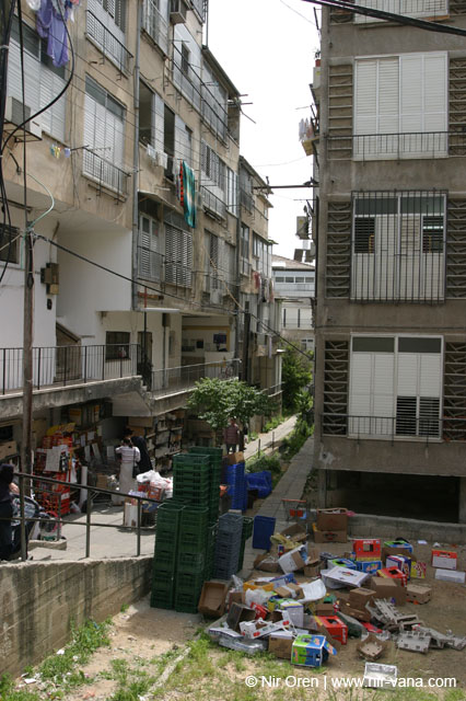 Bney Brak streets and preparations to Passover