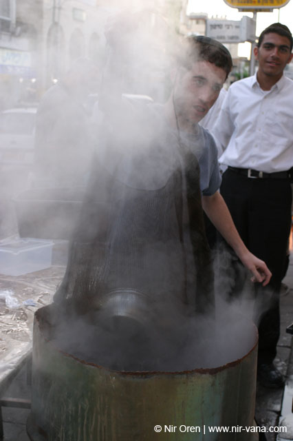 Bney Brak streets and preparations to Passover