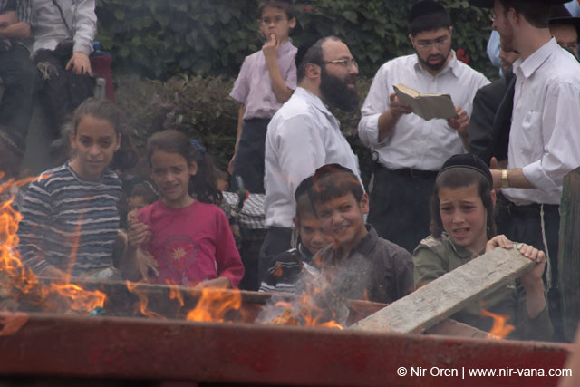 Bney Brak streets and preparations to Passover