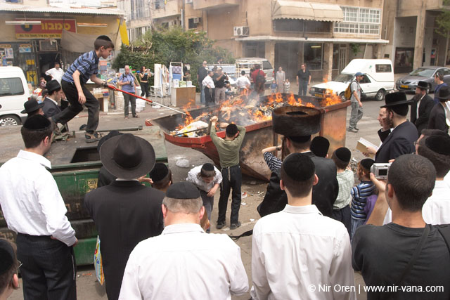 Bney Brak streets and preparations to Passover