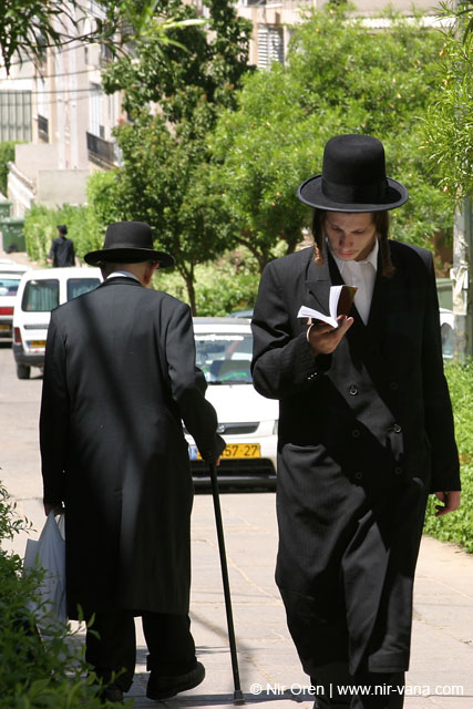 Bney Brak streets and preparations to Passover