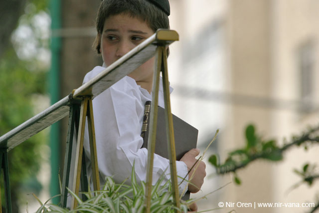 Bney Brak streets and preparations to Passover